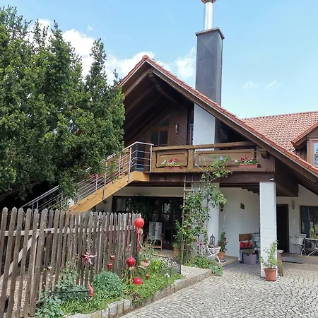 Und Auf Dem Pferdehof Apartment